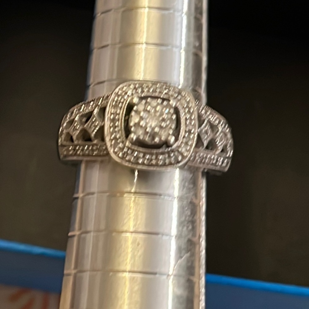1/3tw AGW platinaire ring. Diamonds